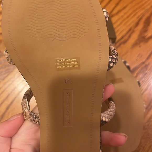 Steven Woman’s Snakeskin Heels Size 8.5 - Picture 6 of 6